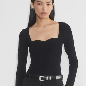 ARITZIA SCULPT KNIT SWEETHEART LONGSLEEVE SIZE SMALL